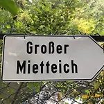 Rustikale Wanderhuette Am Angelteich *