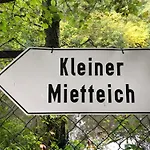 Rustikale Wanderhuette Am Angelteich *