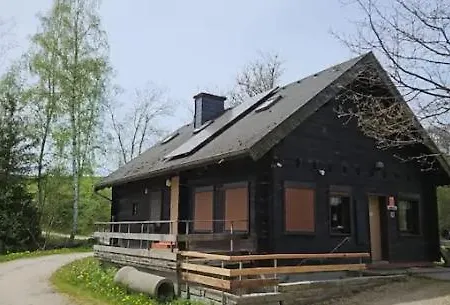 Rustikale Wanderhuette Am Angelteich Wirschweiler