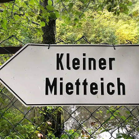 Rustikale Wanderhuette Am Angelteich *