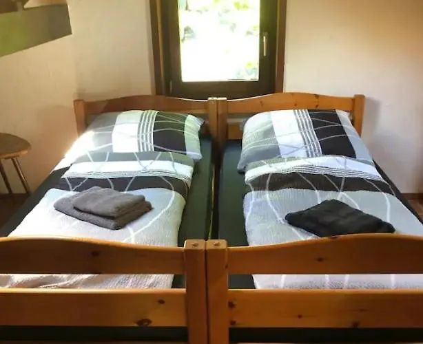 Rustikale Wanderhuette Am Angelteich *