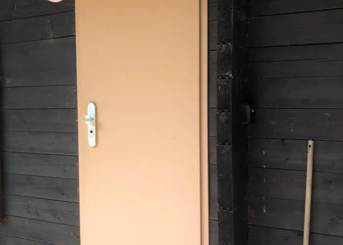 Rustikale Wanderhuette Am Angelteich Wirschweiler