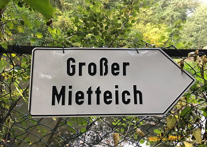 Rustikale Wanderhuette Am Angelteich *