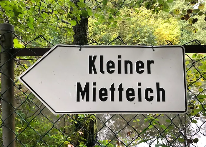 Rustikale Wanderhuette Am Angelteich *