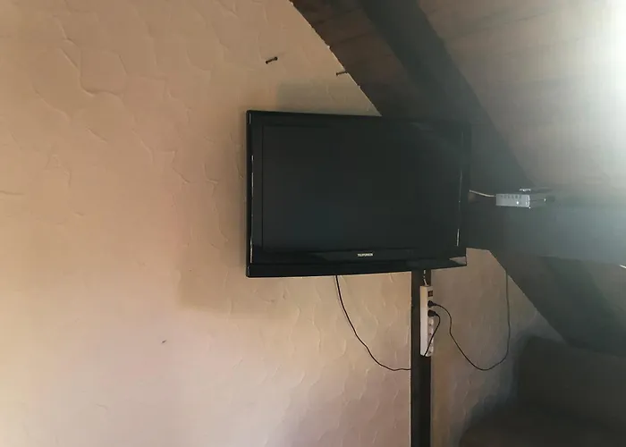 Rustikale Wanderhuette Am Angelteich Wirschweiler